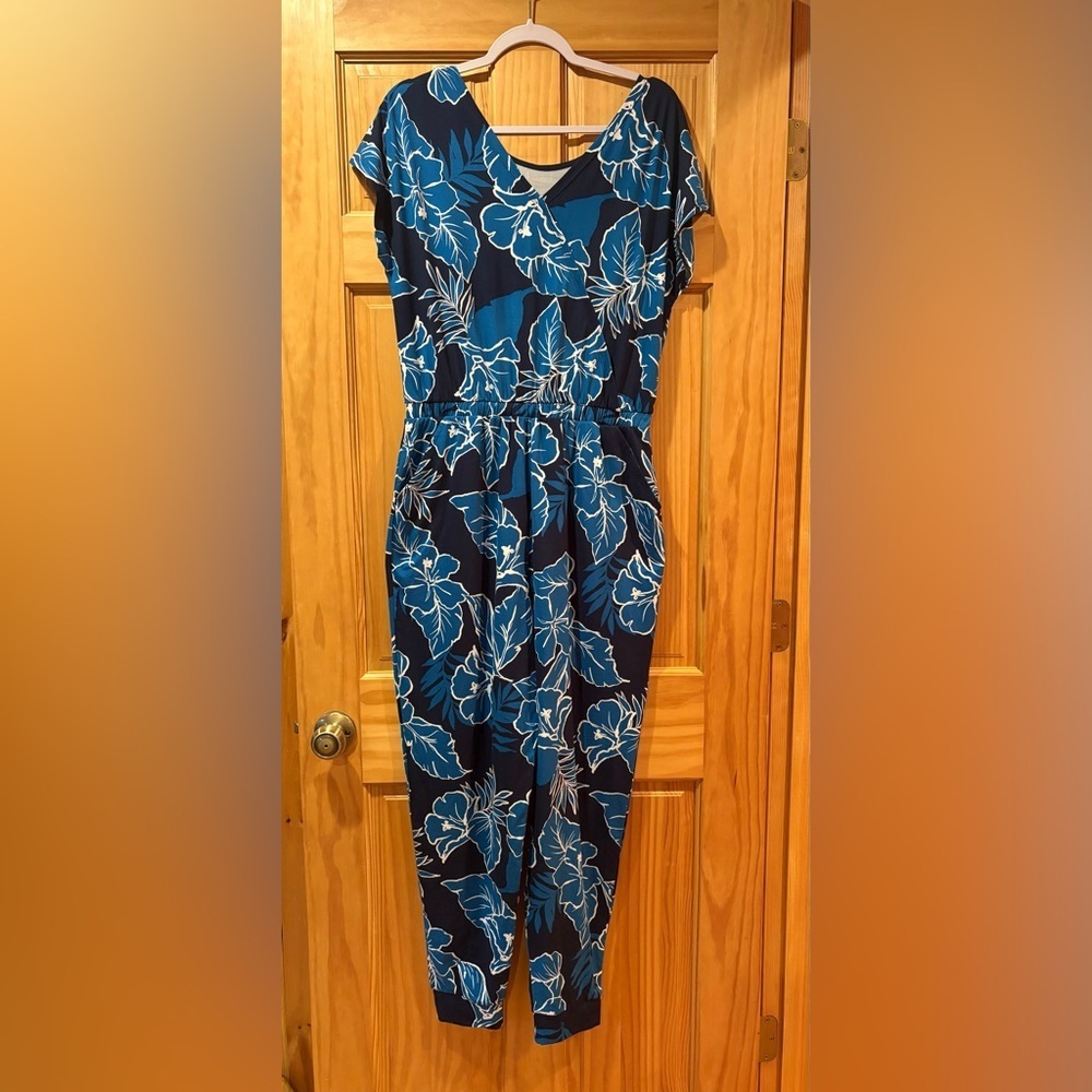 Cuddl Duds Flexwear V-Neck Jumpsuit women’s size M